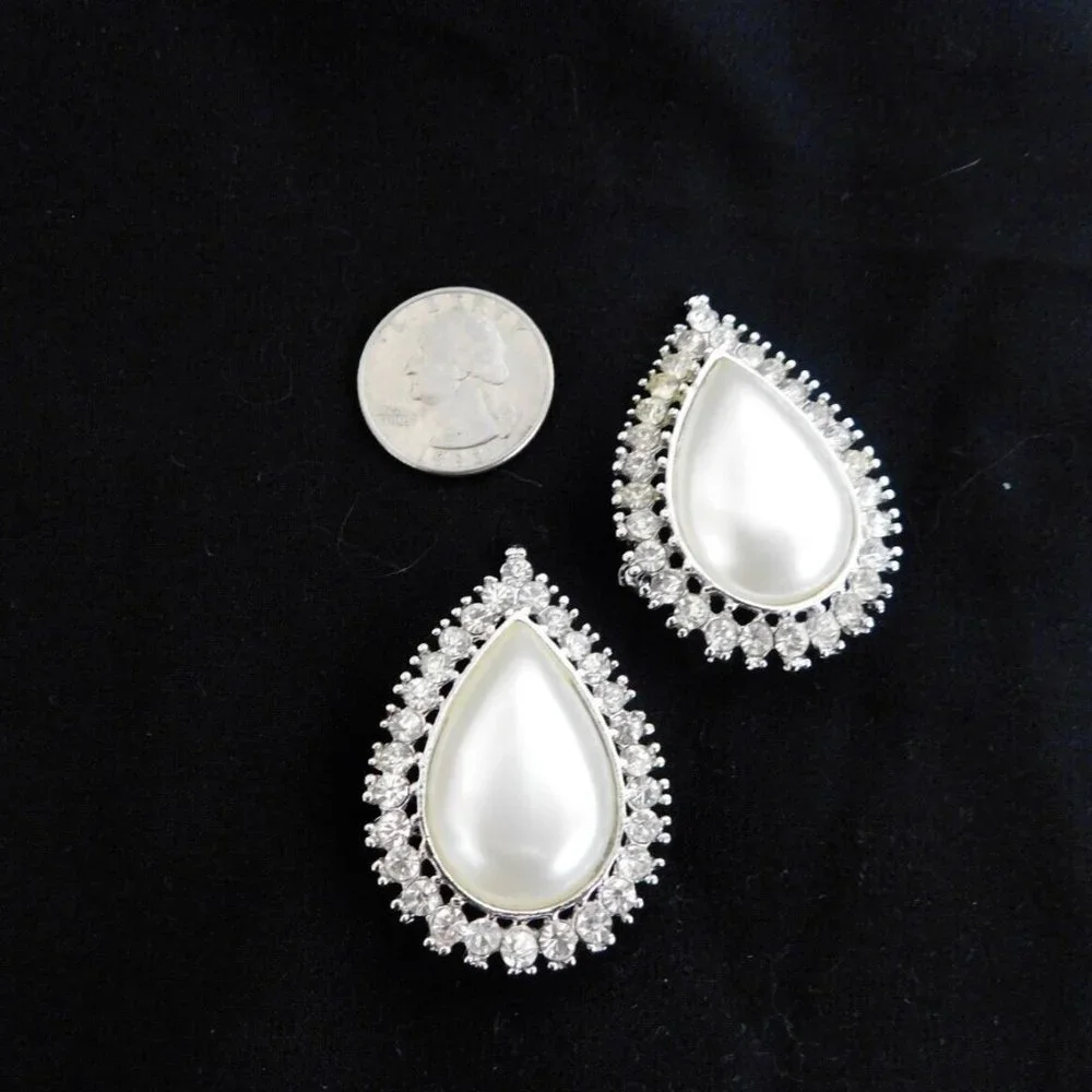 Lot of 2‎ VTG Faux Pearl Rhinestone Teardrop Shaped Brooches Pin Silverstone